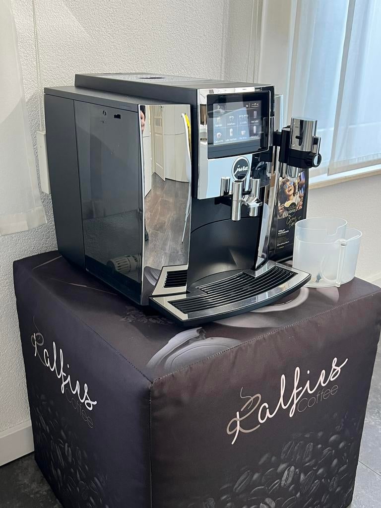 Jura S8 chroom nieuwstaat beurt gehad bij Jura, Witgoed en Apparatuur, Koffiezetapparaten, 10 kopjes of meer, Ophalen, Zo goed als nieuw