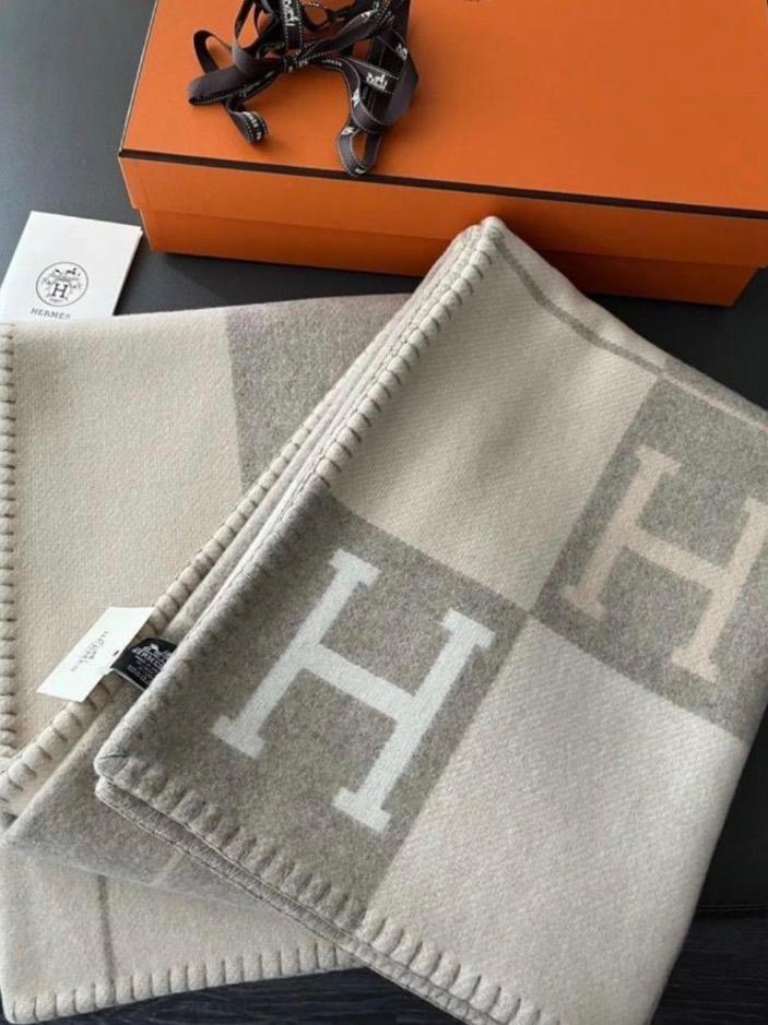 Hermes Avalon Beige/Ecru Blanket Deken Plaid Huis, Huis en Inrichting, Woonaccessoires | Plaids en Woondekens, Ophalen of Verzenden