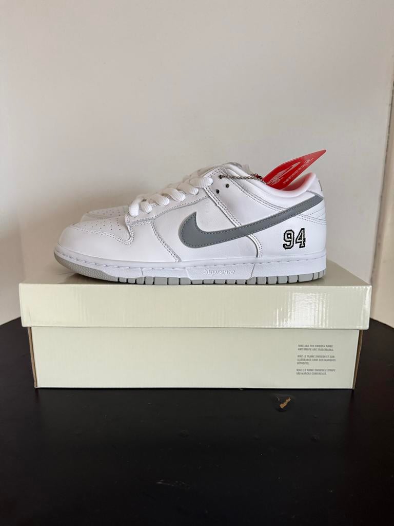 Nike SB Dunk Low Supreme 94 White Metallic Silver 41, Wit, Nieuw, Ophalen of Verzenden, Sneakers of Gympen