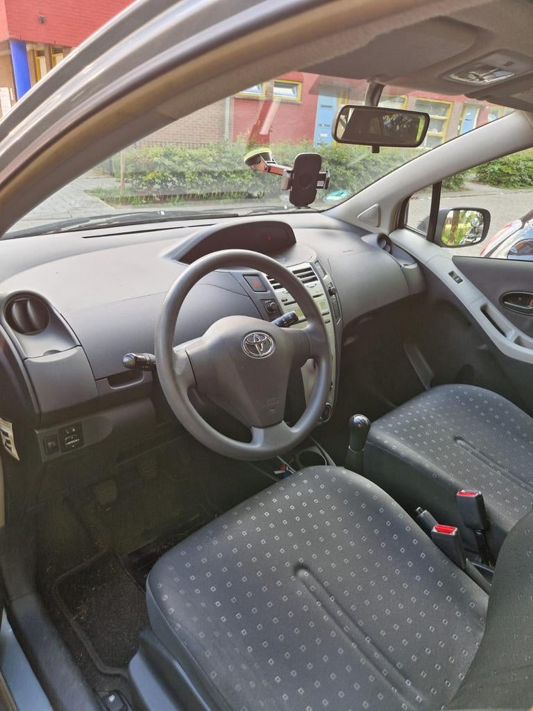 Toyota Yaris 1.3 16V Vvt-i 5DR 2008 Grijs, Auto's, Voorwielaandrijving, 40 €/maand, Zwart, 4 cilinders