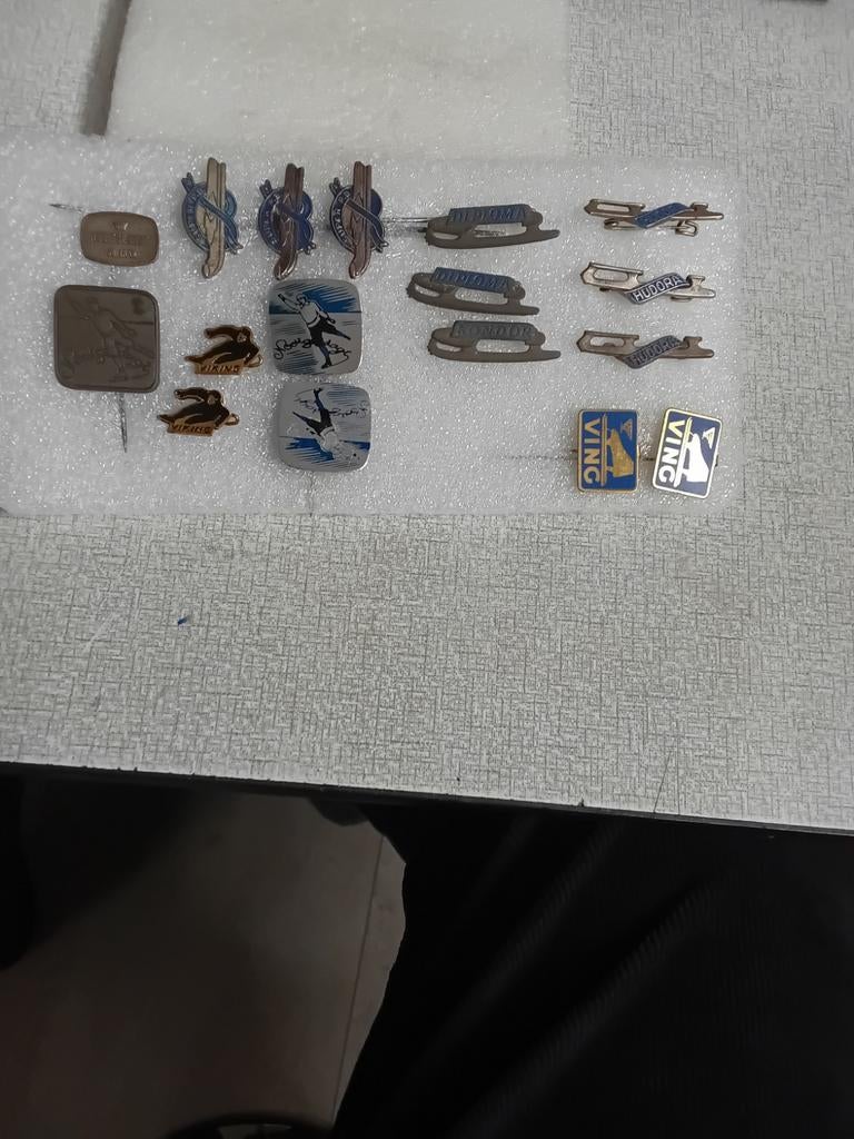 Diverse merken schaats speldjes., Ophalen of Verzenden, Overige materialen