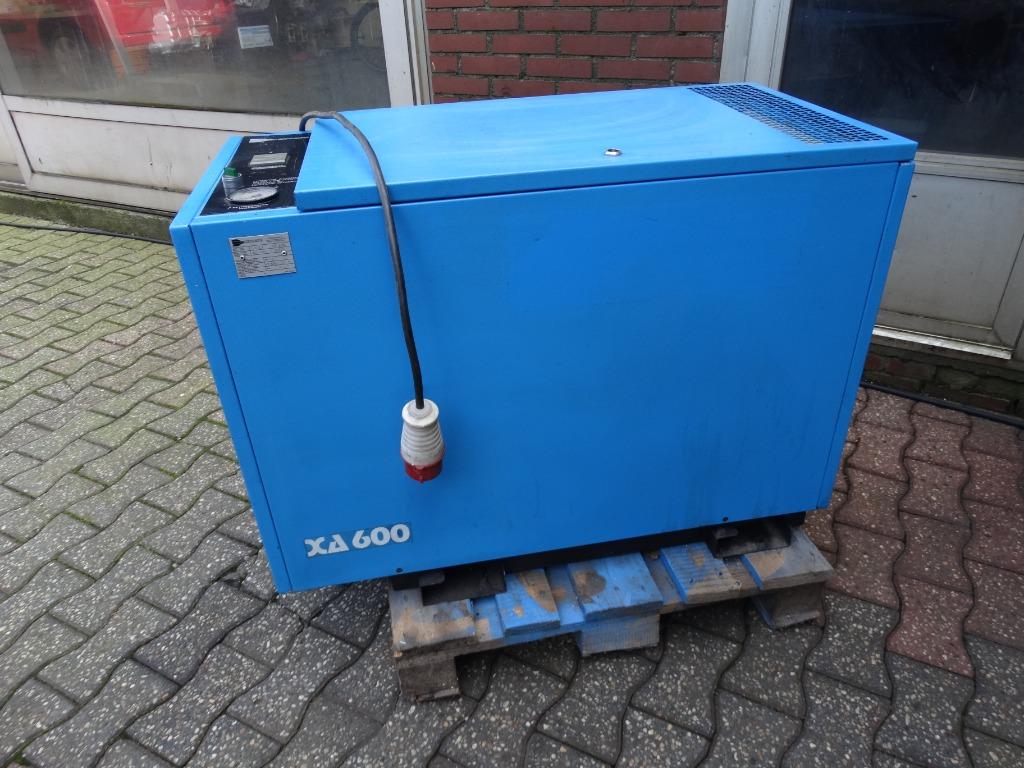 Airpress Geluidgedempt 4kw  600l. per min., Ophalen of Verzenden, Zo goed als nieuw, Geluidgedempt