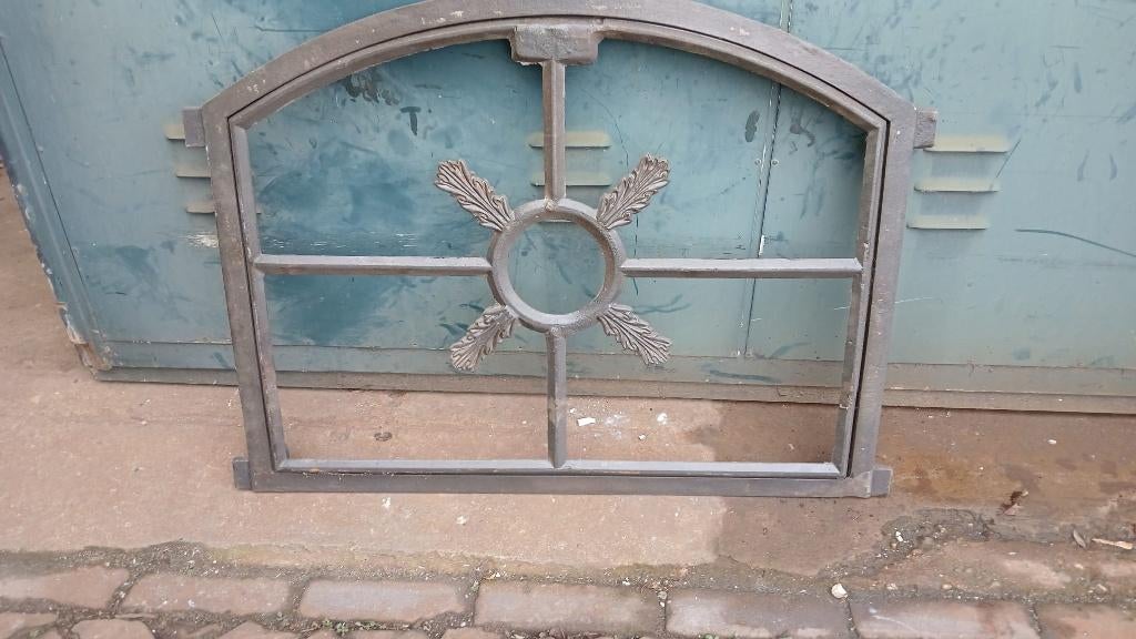 1 mooi gietijzeren stalraam type korenaar te openen 79/62cm, Ophalen of Verzenden