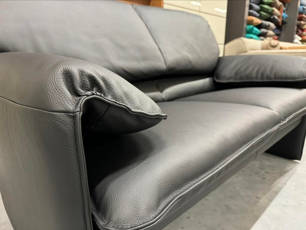 Nieuw Leolux Bora Beta 2 zits bank zwart leer Design, Ophalen of Verzenden, Nieuw, Tweepersoons, Leer