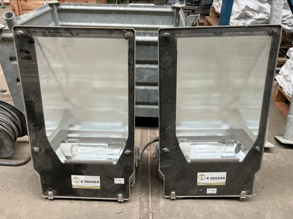 Bouwlamp / gevellamp / terreinverlichting / buitenlamp 150 W, Ophalen, VNH Nuland BV, Zo goed als nieuw, Lamp met armatuur