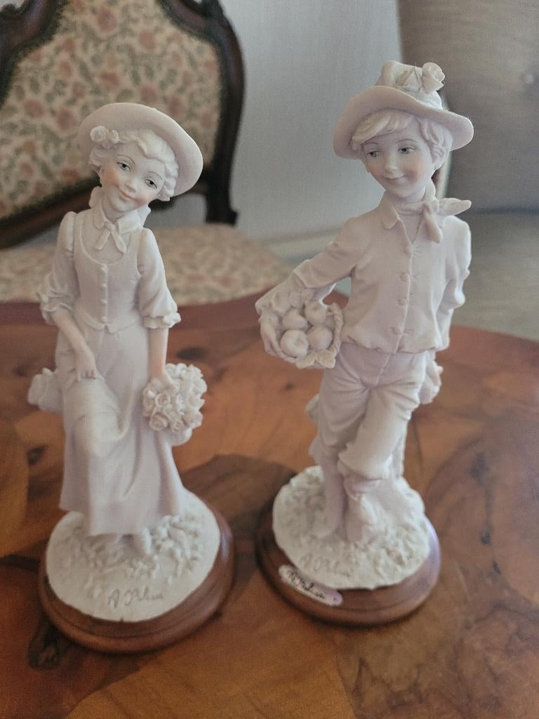 Capodimonte A. Belcari porseleinen beeldjes, Ophalen