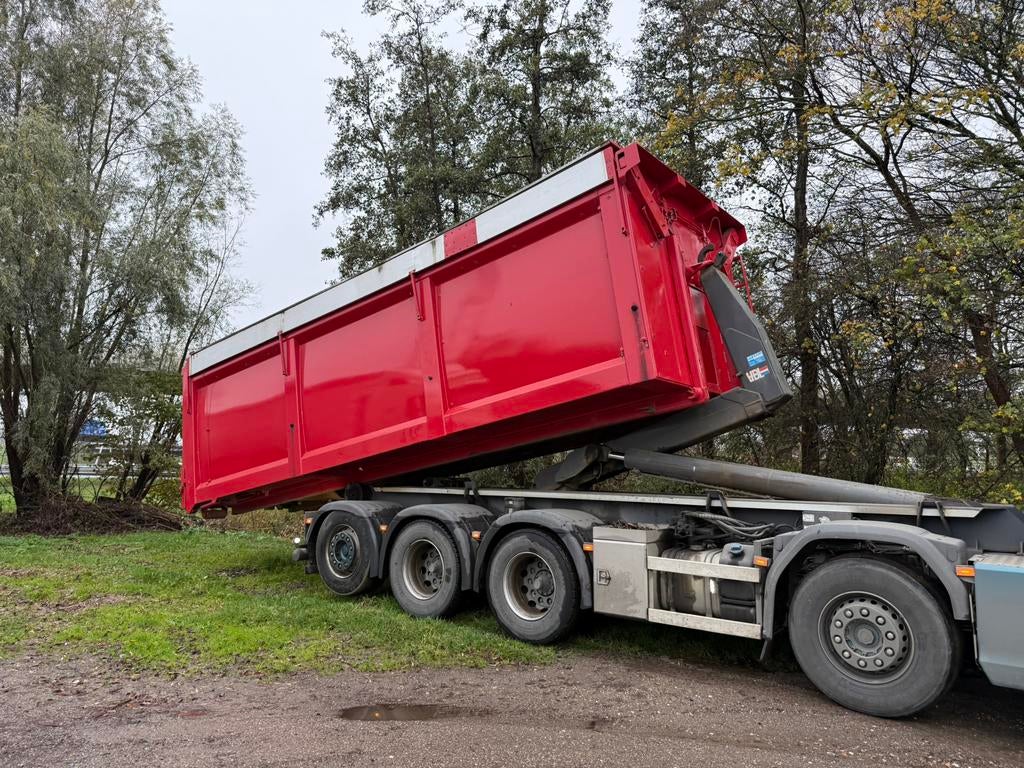 Vossebelt haakarm container met milieukleppen, Ophalen