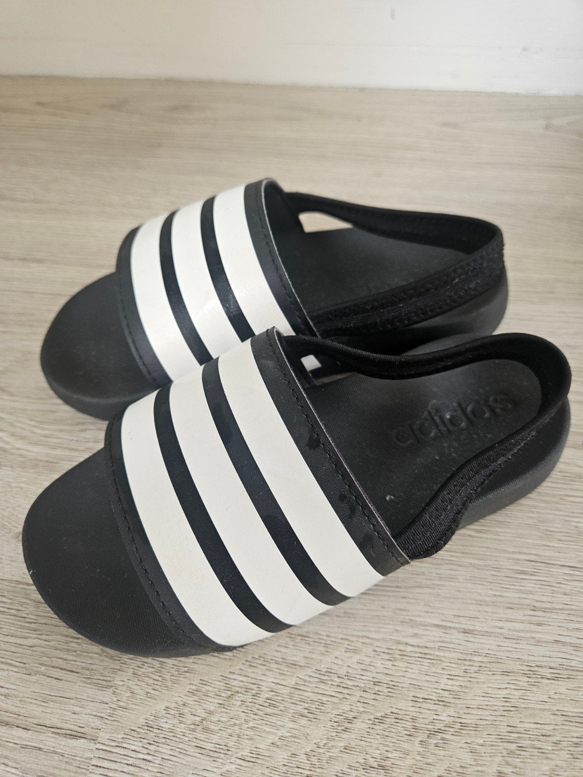 Mooie Adidas badslippers, maat 32, Adidas, Jongen of Meisje, Overige typen, Ophalen of Verzenden