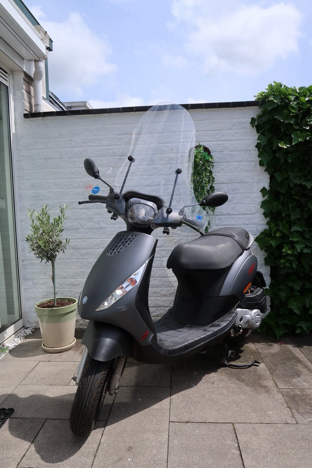 Piaggio Zip i-get 4T (2020) - Matgrijs - Grote beurt gehad!, Fietsen en Brommers, Scooters | Piaggio, Ophalen, Gebruikt, Zip, Benzine