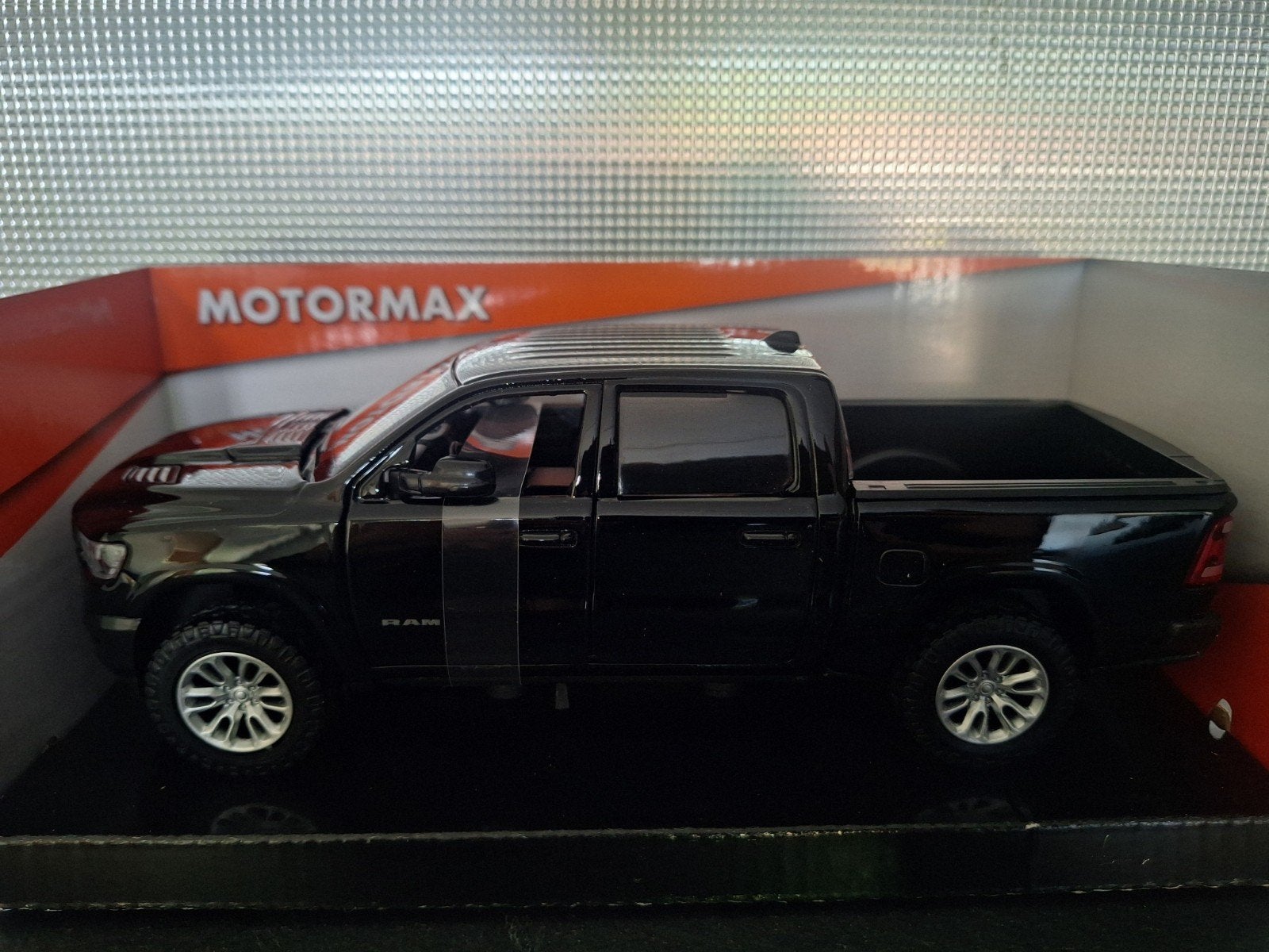Dodge RAM 1500 Crew Cab Laramie 2019  Schaal 1:24, Hobby en Vrije tijd, Nieuw, Ophalen of Verzenden, Motormax, Motormax