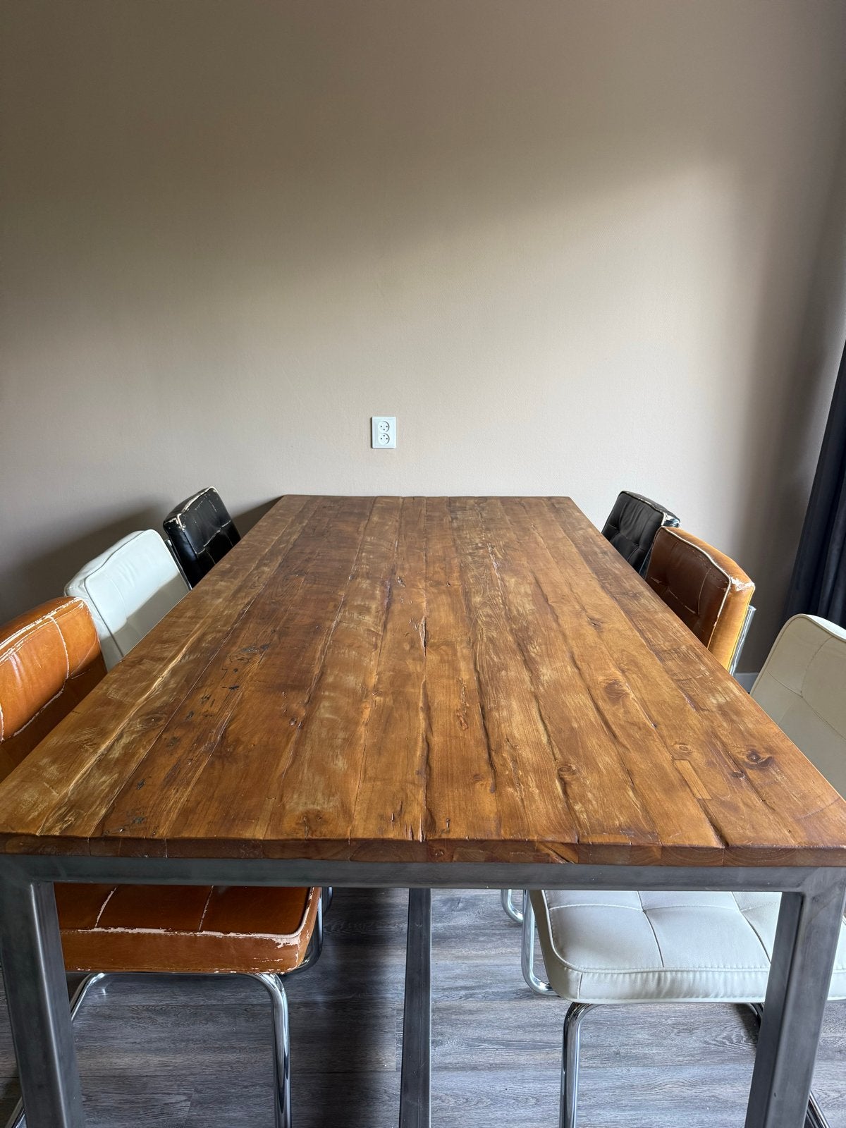 Robuuste eettafel van hout en metaal, Huis en Inrichting, Ophalen, Gebruikt, 200 cm of meer, 50 tot 100 cm