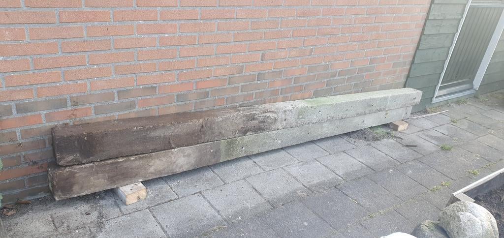 2 betonnen palen, Doe-het-zelf en Verbouw, Metalen, Ophalen