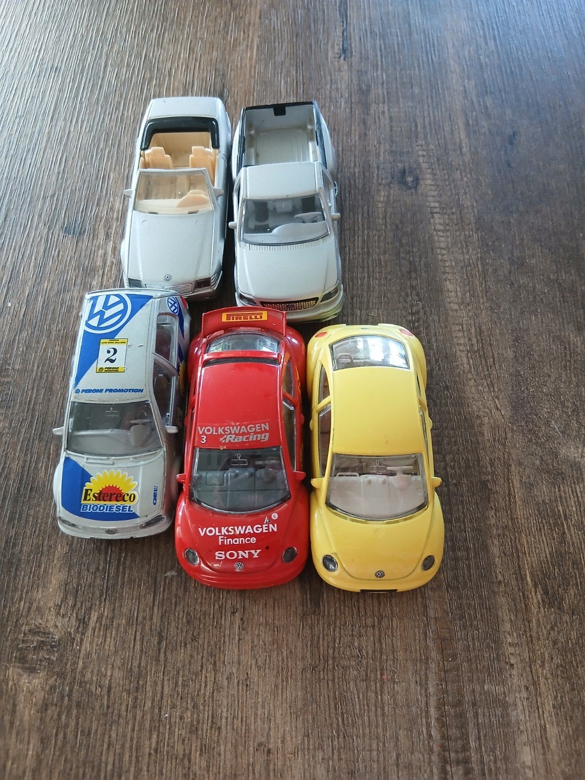 Burago Volkswagen New Beetle 1/43 modelauto, Ophalen, Gebruikt, Auto