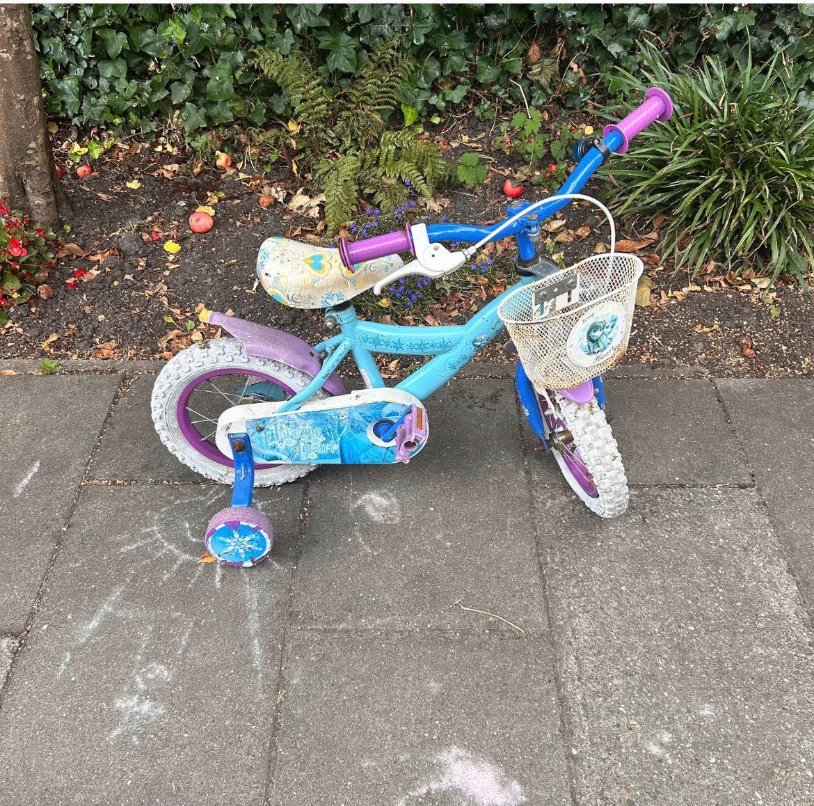 Disney Frozen kinderfiets 12 inch – lees beschrijving, Fietsen en Brommers, Ophalen, Gebruikt, Terugtraprem