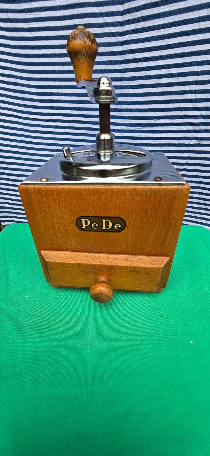 Vintage PeDe Koffiemolen - Houten Handkoffiemolen, Antiek en Kunst, Ophalen of Verzenden