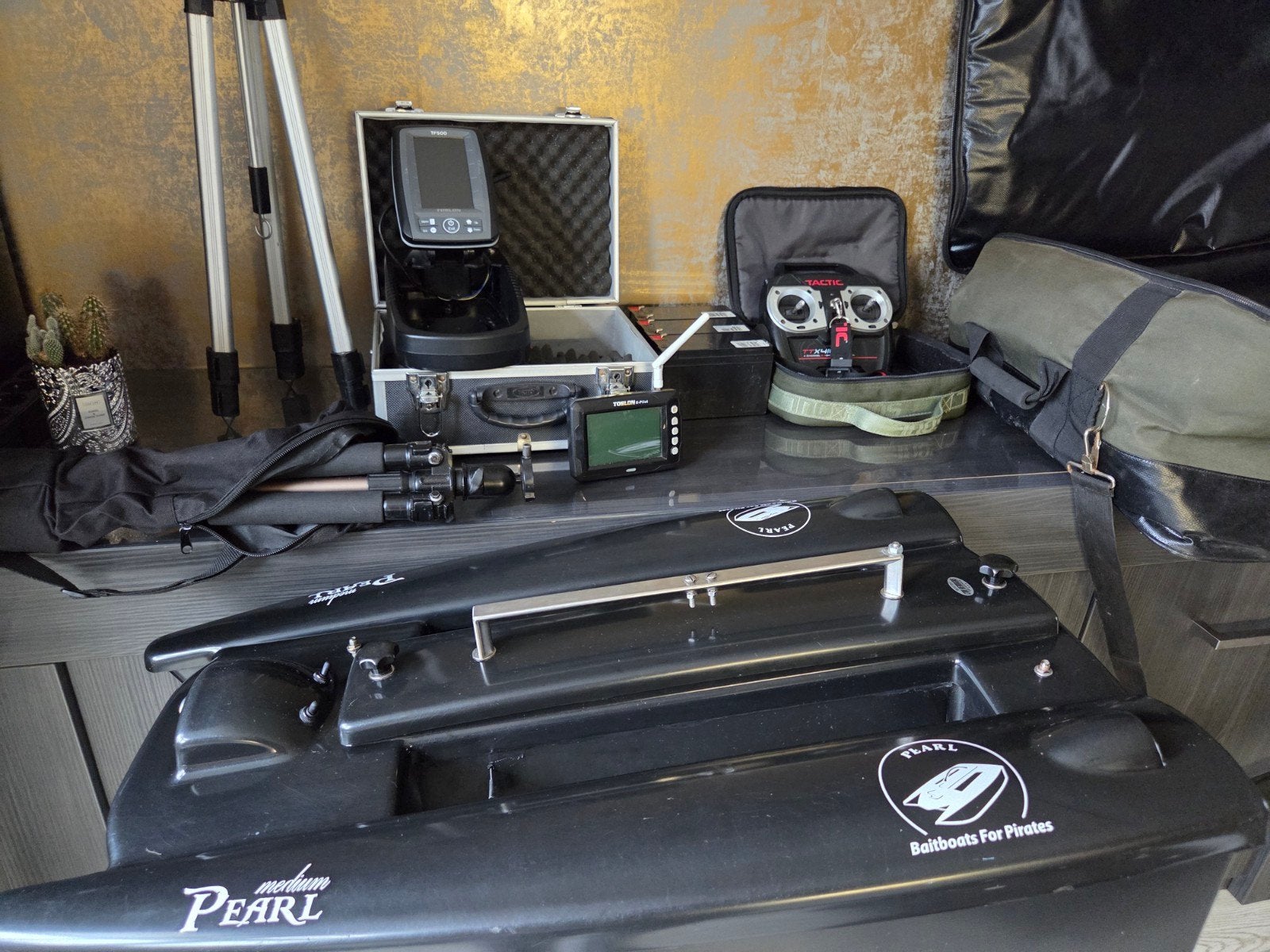 Cor Hendriks Medium Pearl Baitboat, Toslon TF500 & X-Pilot, Ophalen, Zo goed als nieuw, Overige typen