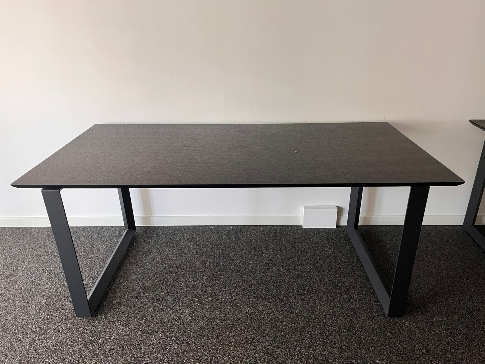 Mooie zwarte tafel, Antiek en Kunst, Antiek | Meubels | Tafels, Ophalen