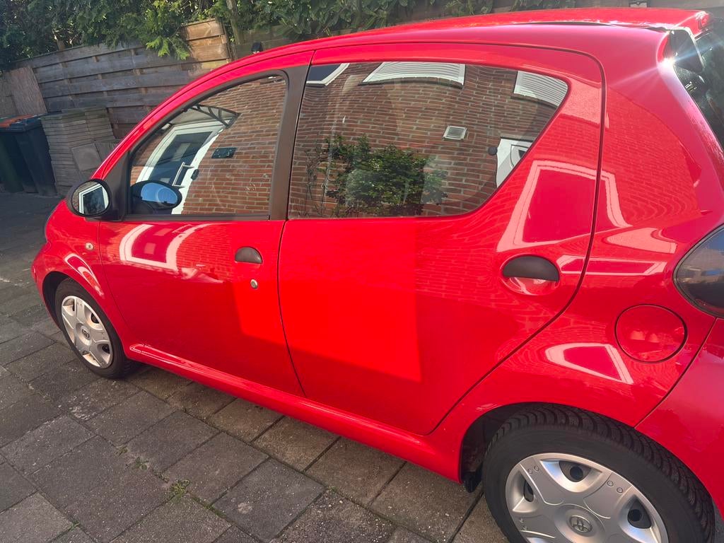 Toyota Aygo 2009, Auto's, Toyota, Particulier, Aygo, Benzine, A, Hatchback, Handgeschakeld, Geïmporteerd, Rood, Voorwielaandrijving