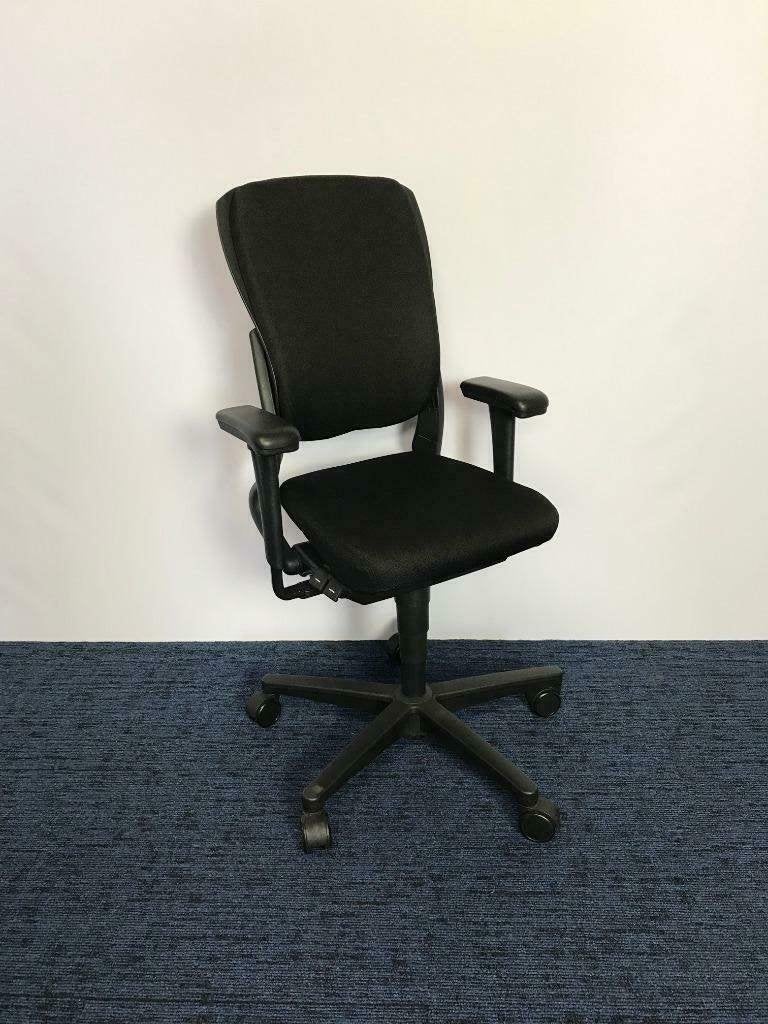 12 x Bureaustoel Ahrend 230 (hoge rug), nieuw gestoffeerd