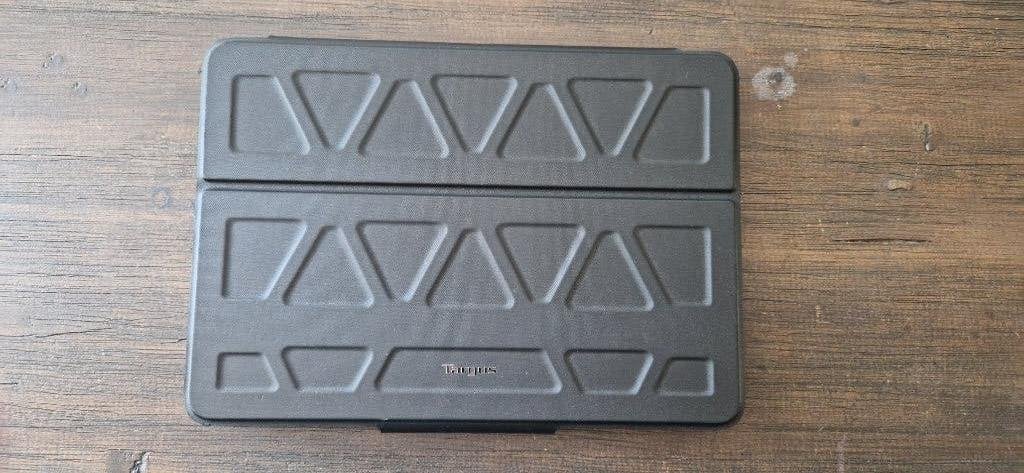 Te koop nieuwe targus hoes model THZ852GL-50, Bescherming voor- en achterkant, Targus, Ophalen, 10 inch