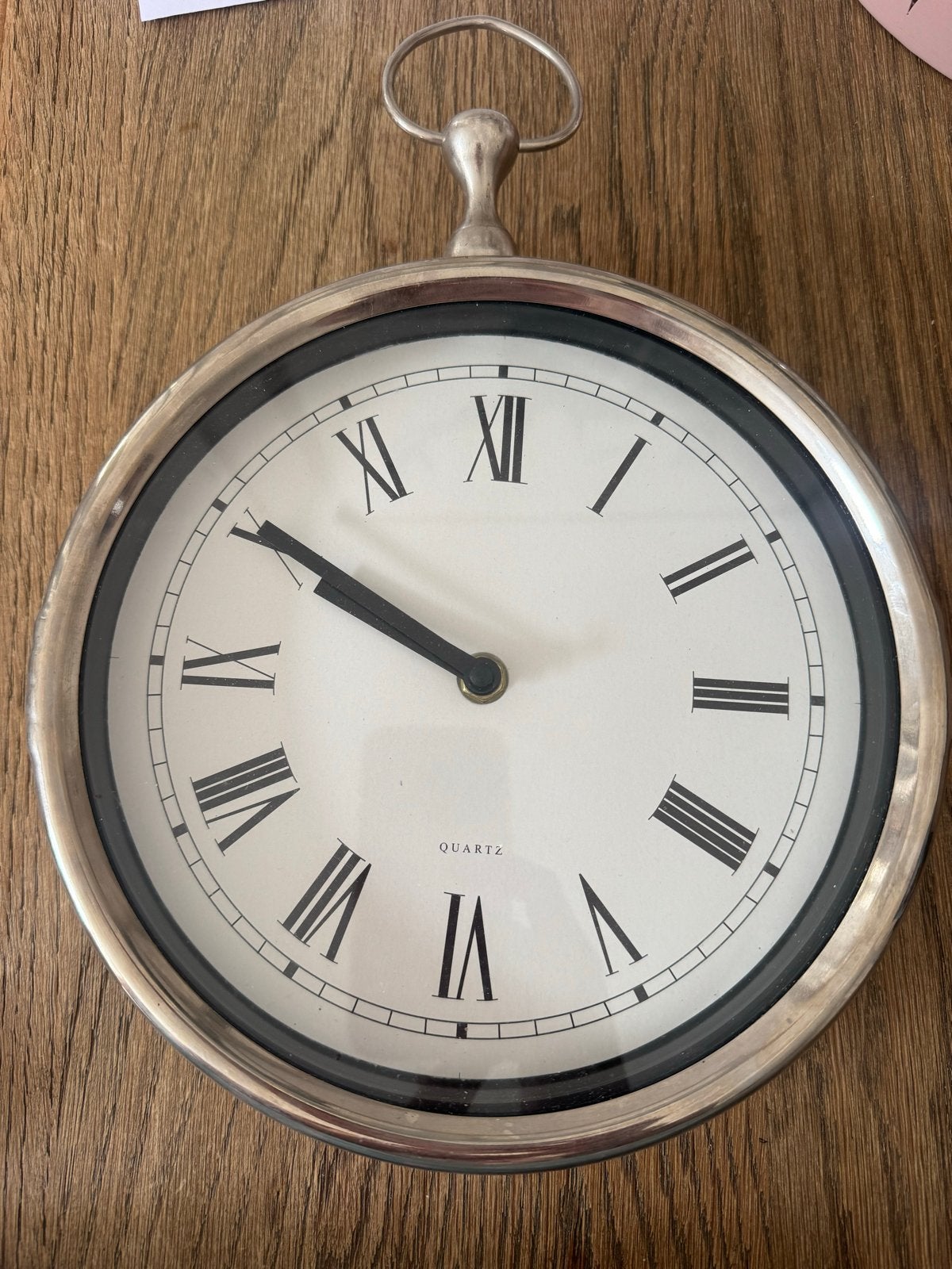 Zilverkleurige Wandklok - Klassiek Zakhorloge Design, Ophalen of Verzenden, Gebruikt, Analoog, Wandklok