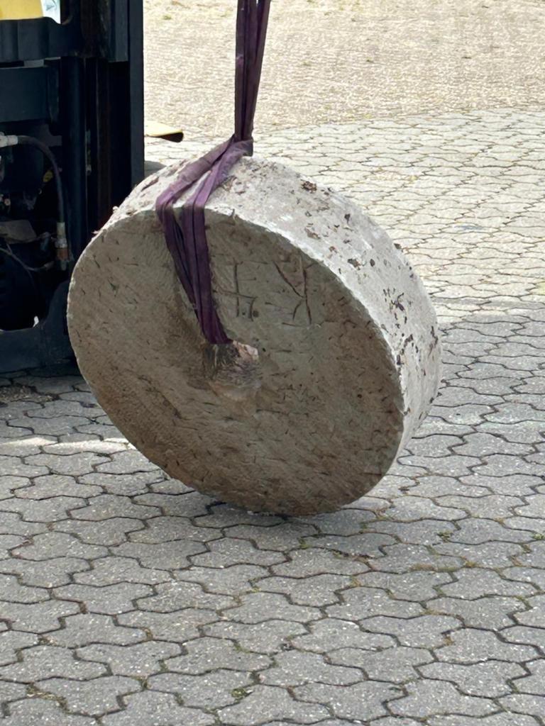 Zand Slijpsteen 770x200 mm - Antieke Molensteen, Ophalen