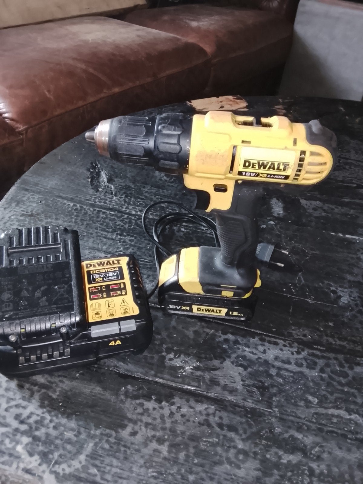 DeWalt 18V XR Li-Ion Boor-/Schroefmachine met Oplader, Doe-het-zelf en Verbouw, Gereedschap | Boormachines, Ophalen of Verzenden