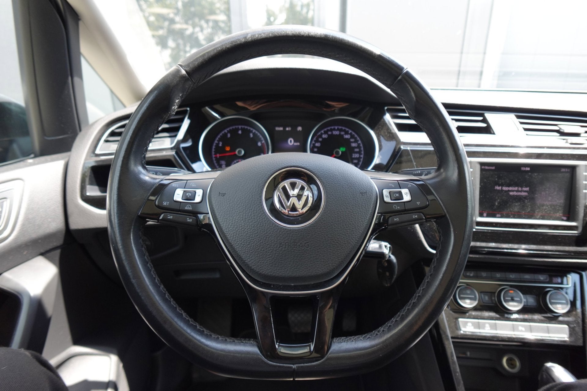 Volkswagen Touran 1.4 TSI Connected Series 7P NAVI CAM PDC, Stof, Gebruikt, 150 pk, 7 stoelen