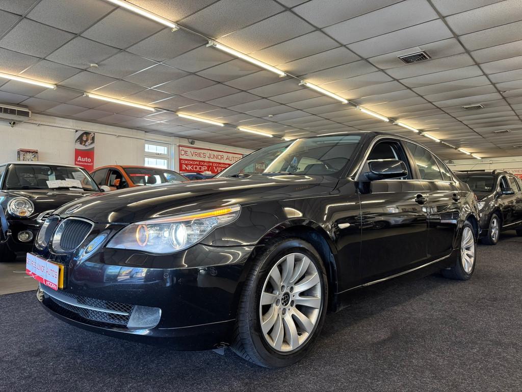 BMW 5-serie 520i Business Line. Ketting net vervangen, zeer, 4 cilinders, 1435 kg, Zwart, Handgeschakeld