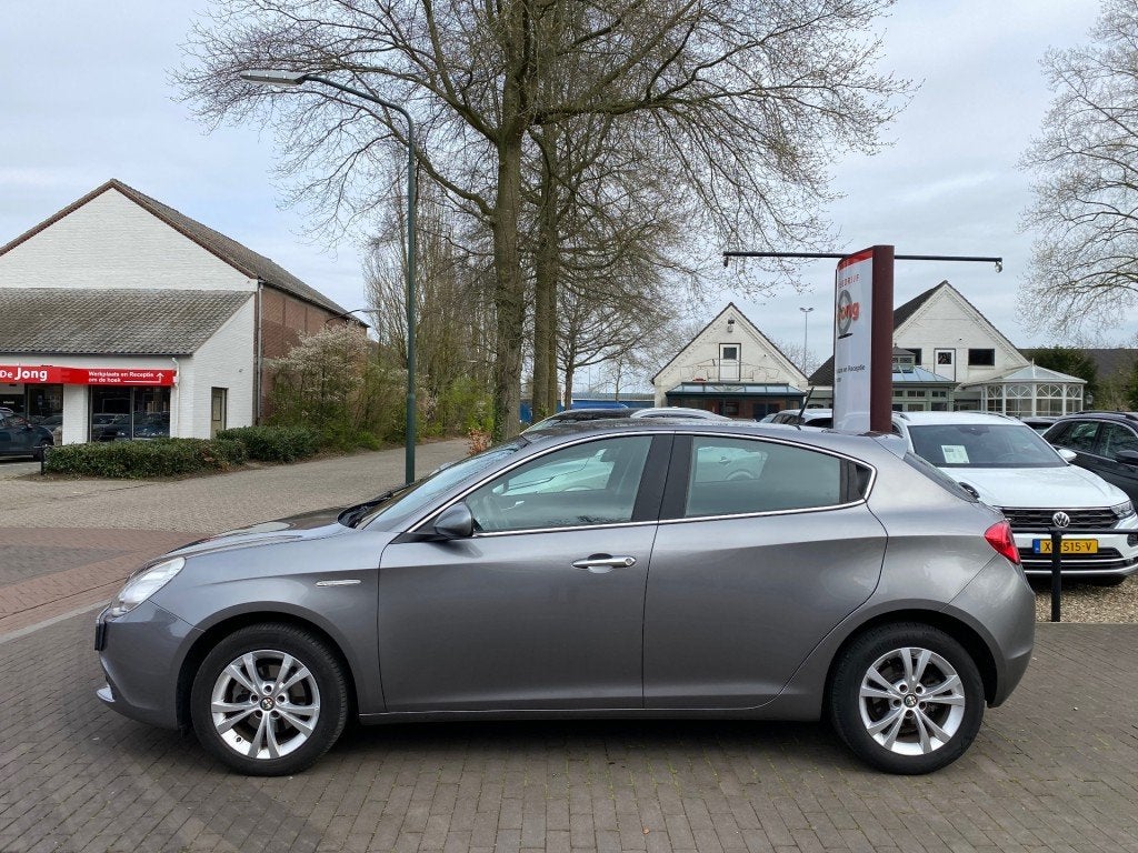 Alfa romeo GIULIETTA 1.4 T DISTINCTIVE 170PK / CRUISE CTR. /, Voorwielaandrijving, Euro 5, Gebruikt, 4 cilinders