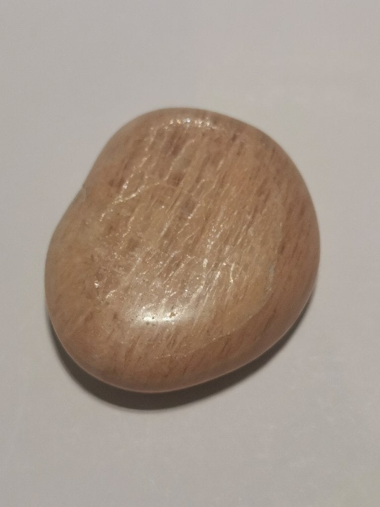 Perzik Maansteen broekzaksteen/knuffelsteen 11 gram, Ophalen of Verzenden, Mineraal