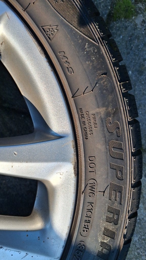 Set winterbanden met velgen 235/45R17, Auto-onderdelen, Ophalen, Gebruikt, Banden en Velgen, 17 inch