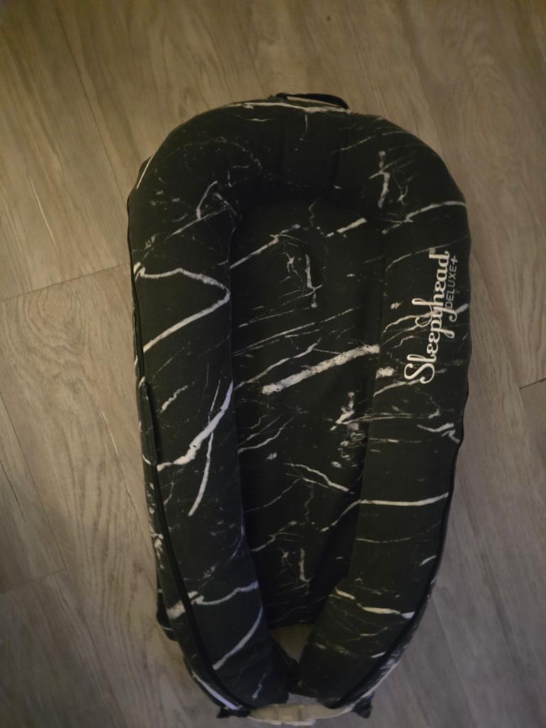 Sleepyhead Dockatot Deluxe + babynestje zwart wit marmer, Ophalen of Verzenden, Zo goed als nieuw