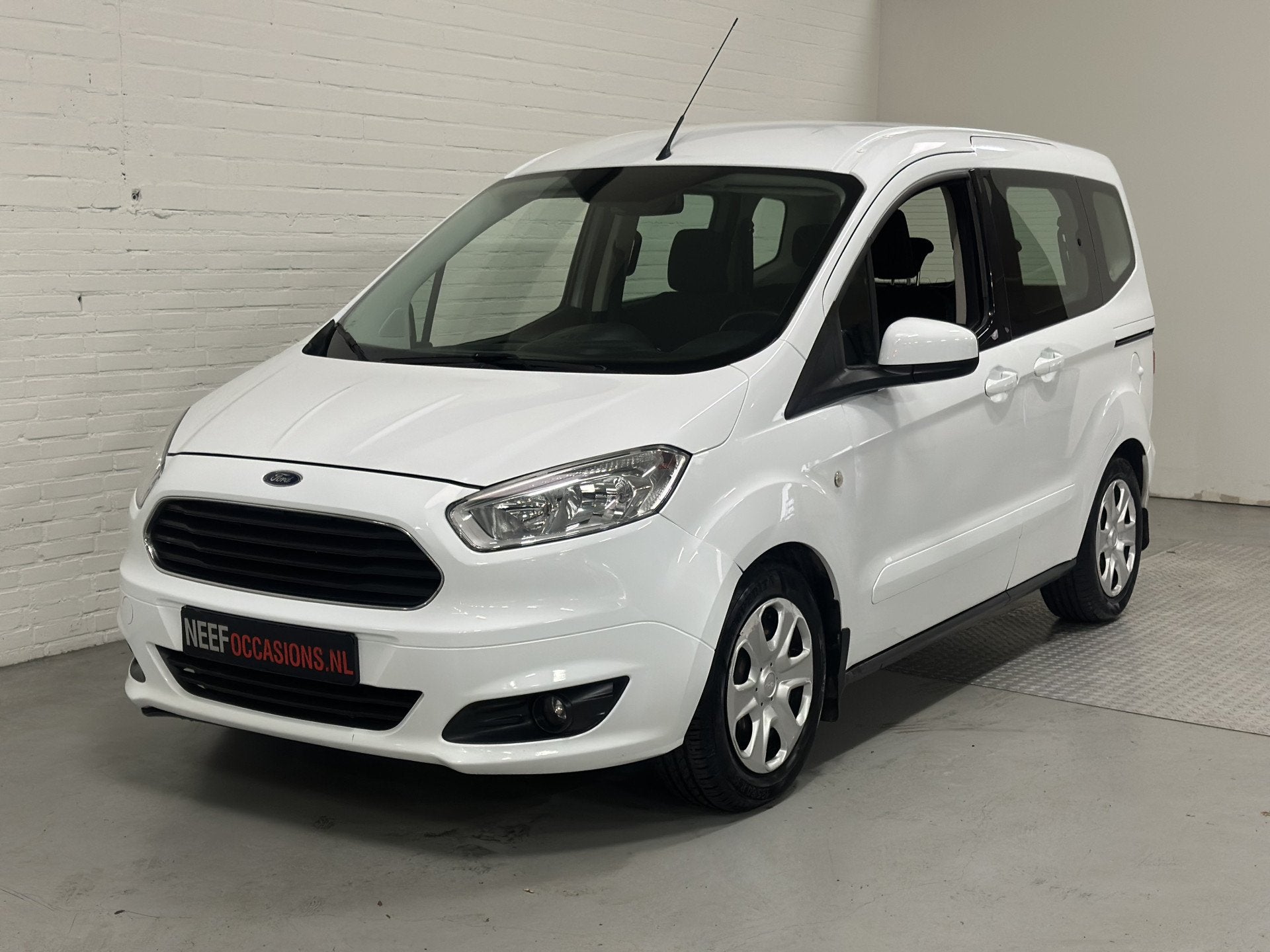 Ford Tourneo Courier 1.0 Titanium AIRCO /CRUISE / ELK.PAKKET, Auto's, Voorwielaandrijving, Gebruikt, Wit, Bedrijf