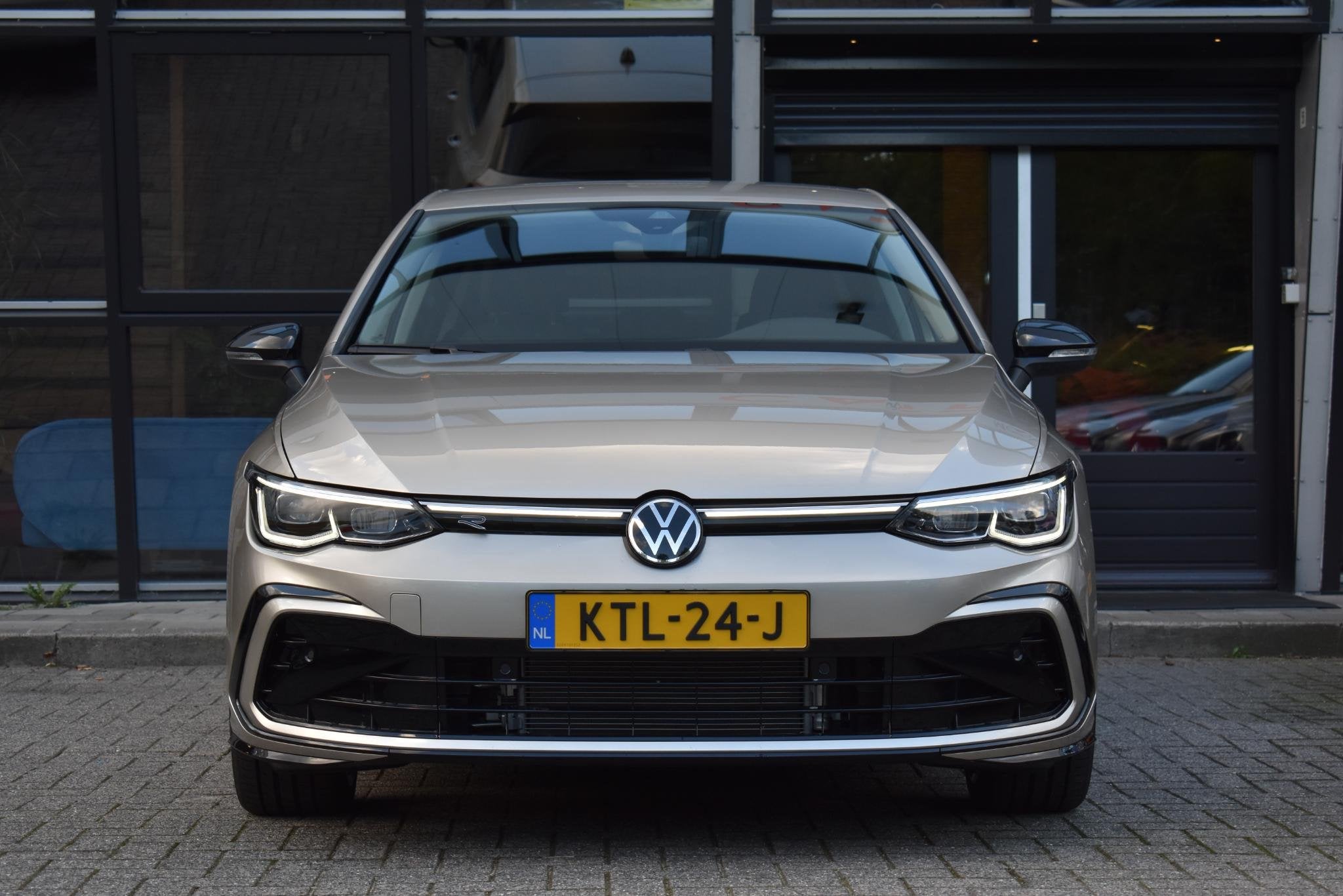 Volkswagen Golf 1.5 eTSI R-Line ACC DCC Carplay Camera Sfeer, Auto's, Dealer onderhouden, Stof, 4 cilinders, Met garantie (alle)