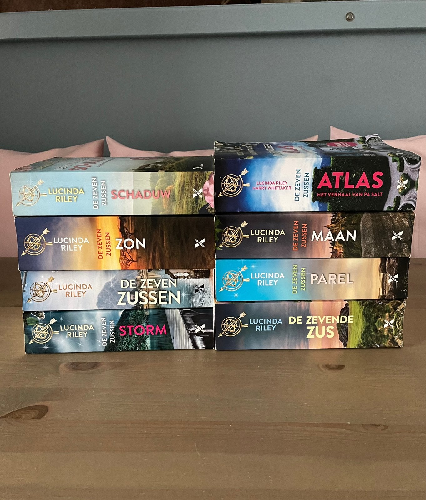 Boekenserie De Zeven Zussen Lucinda Riley achtdelig compleet, Ophalen of Verzenden, Zo goed als nieuw