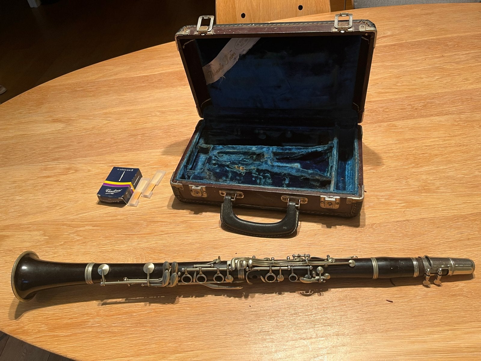Mooie klarinet met koffer, thibouville Frères, Muziek en Instrumenten, Gebruikt, Met koffer, Hout, Ophalen