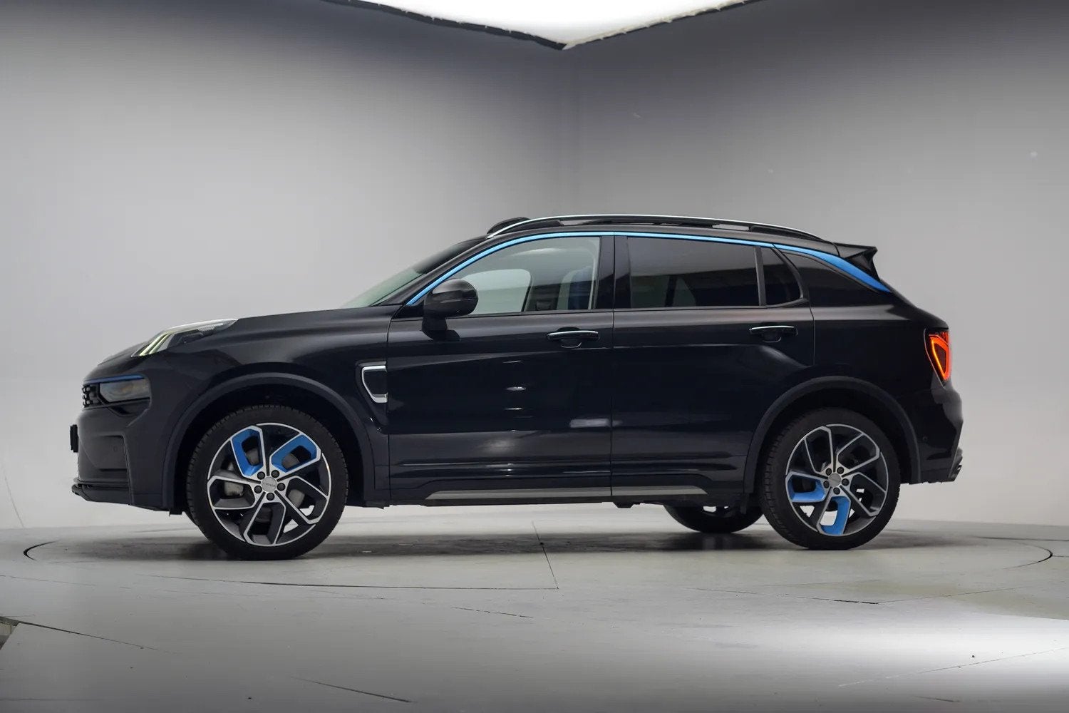 Lynk & Co 01 1.5 PHEV [ Panorama Navi Apple/Android Stoelver, Auto's, Lynk & Co, 82 pk, Zwart, Plug-in hybride, Bedrijf