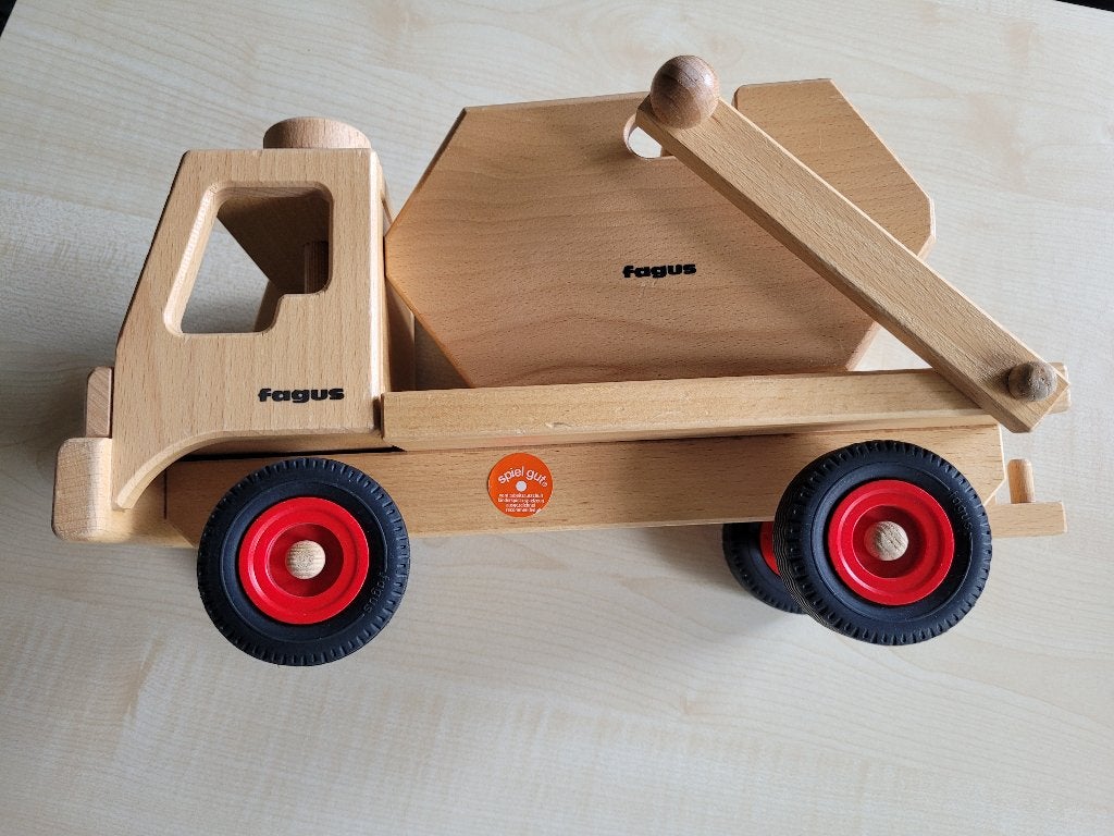 prachtige stevige Fagus auto hout 33L x 18H cm., Kinderen en Baby's, Speelgoed | Houten speelgoed, Ophalen of Verzenden, Zo goed als nieuw