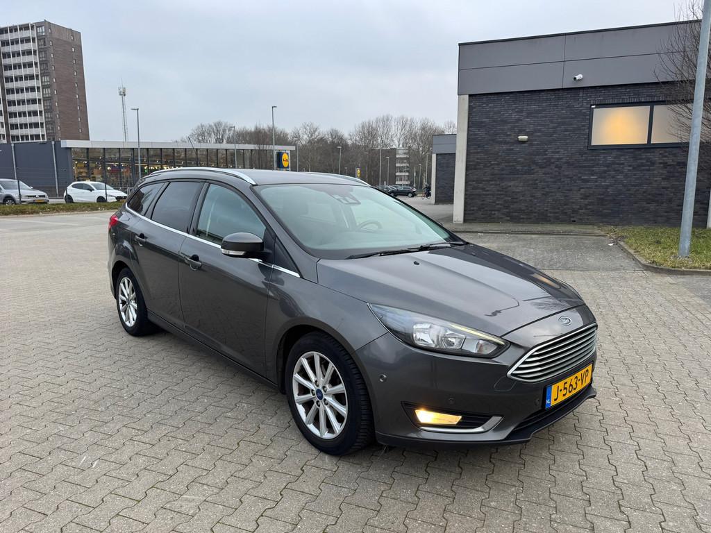 Ford Focus Wagon 1.0 Titanium Edition, 125 pk, Gebruikt, Leder en Stof, Handgeschakeld