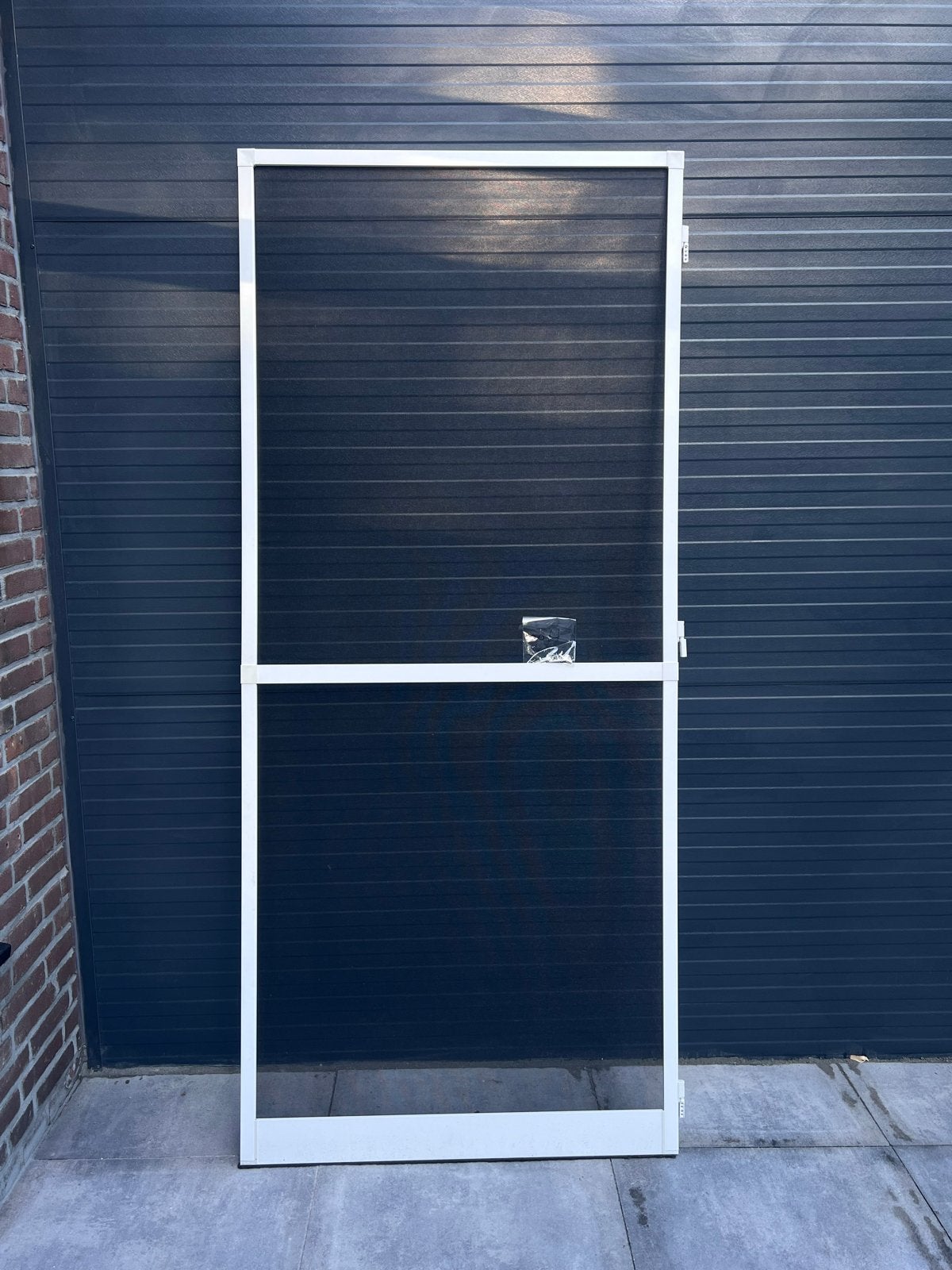 Hordeur wit frame, zwart gaas (90x207 cm), Doe-het-zelf en Verbouw, Deuren en Horren, Ophalen, 80 tot 100 cm, Hordeur, Zo goed als nieuw