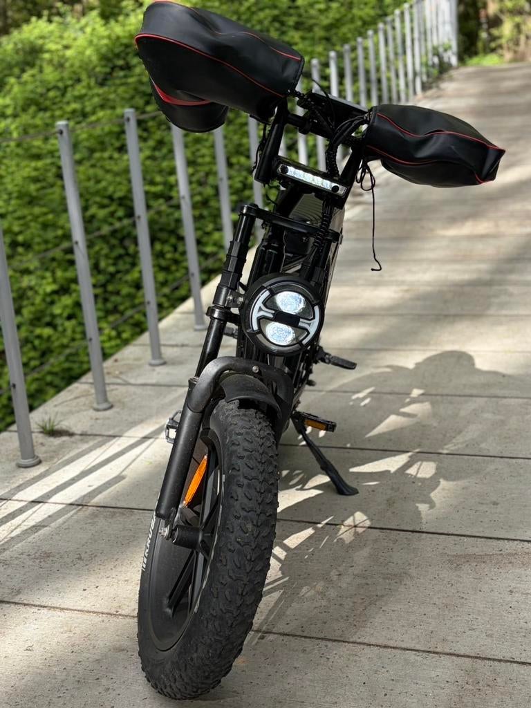 V8 nieuwe model gloednieuw, Overige merken, Ophalen of Verzenden, Zo goed als nieuw, Minder dan 47 cm