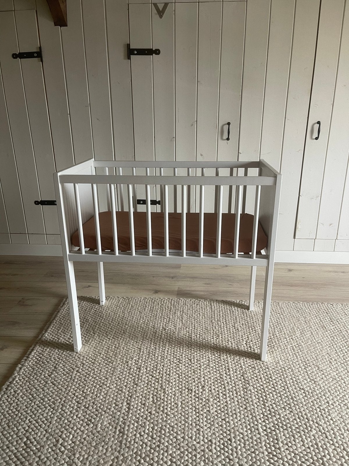Wit houten wiegje met matrasje als co sleeper gebruikt., Ophalen, Gebruikt, Wieg