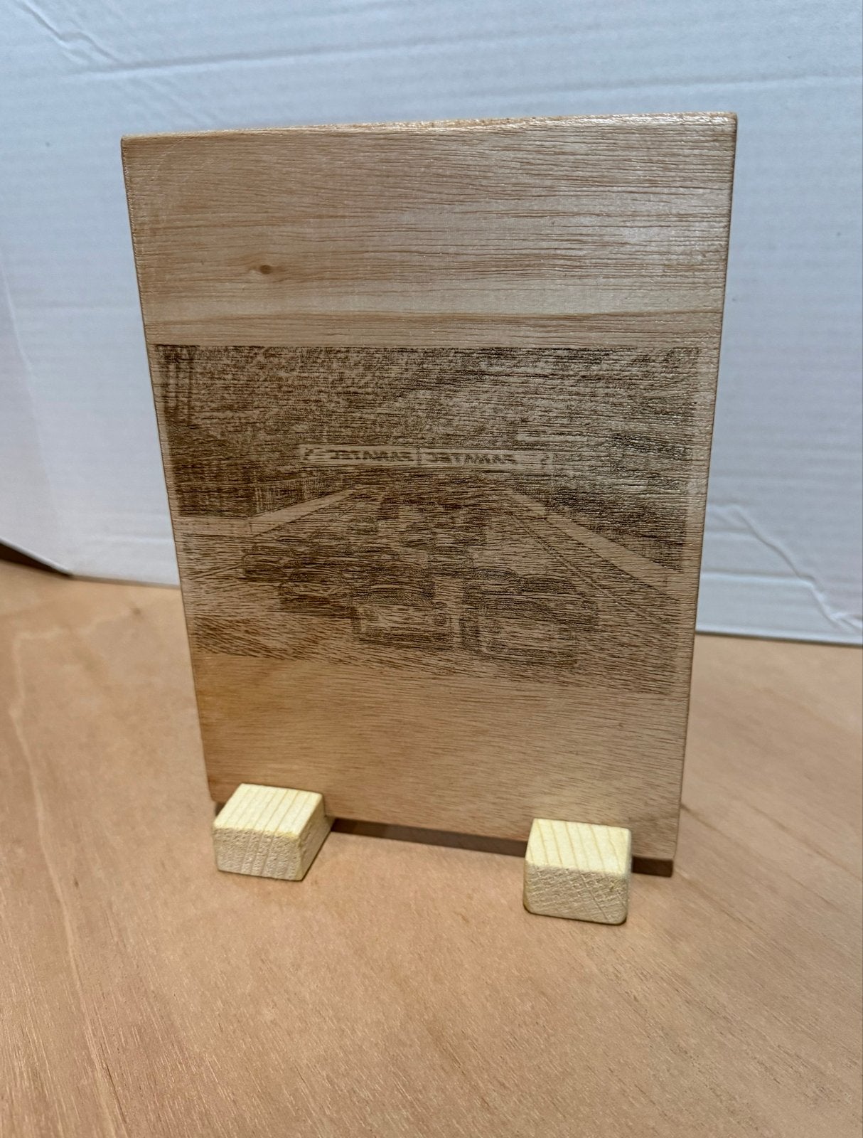 Gepersonaliseerd Gegraveerd Houten Bordje met Standaard, Gravea, Verzenden, Nieuw, 3299BS