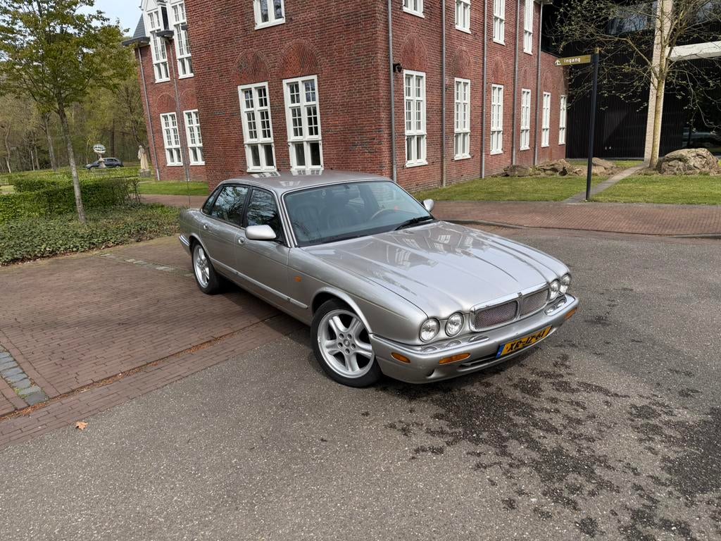 Prachtige Jaguar XJ8 -X308 in Meteorite Silver, mooie staat!, Automaat, Achterwielaandrijving, Particulier, Sedan