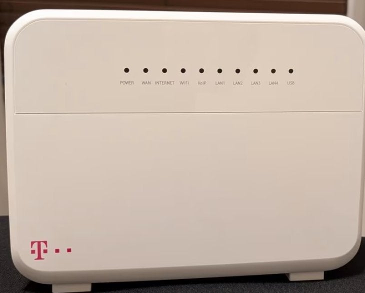 T-Mobile Thuis Router - HG659, zgan, wit, plug & play modem, Ophalen of Verzenden, Zo goed als nieuw, Router met modem