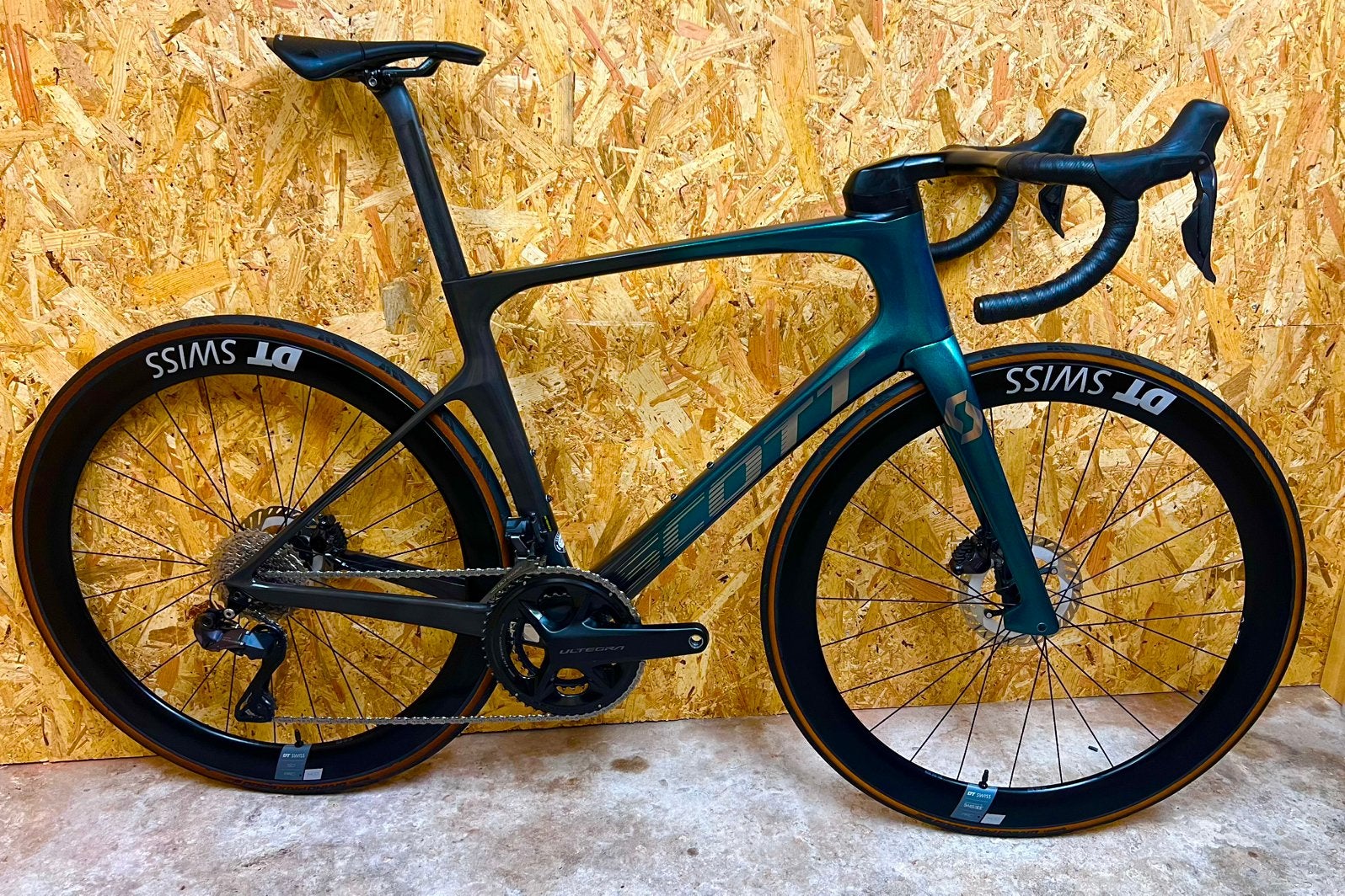Scott Addict – Ultegra Di2 12-speed – DT Swiss PRC 1400, Fietsen en Brommers, 28 inch, Carbon, Zo goed als nieuw, Meer dan 20 versnellingen