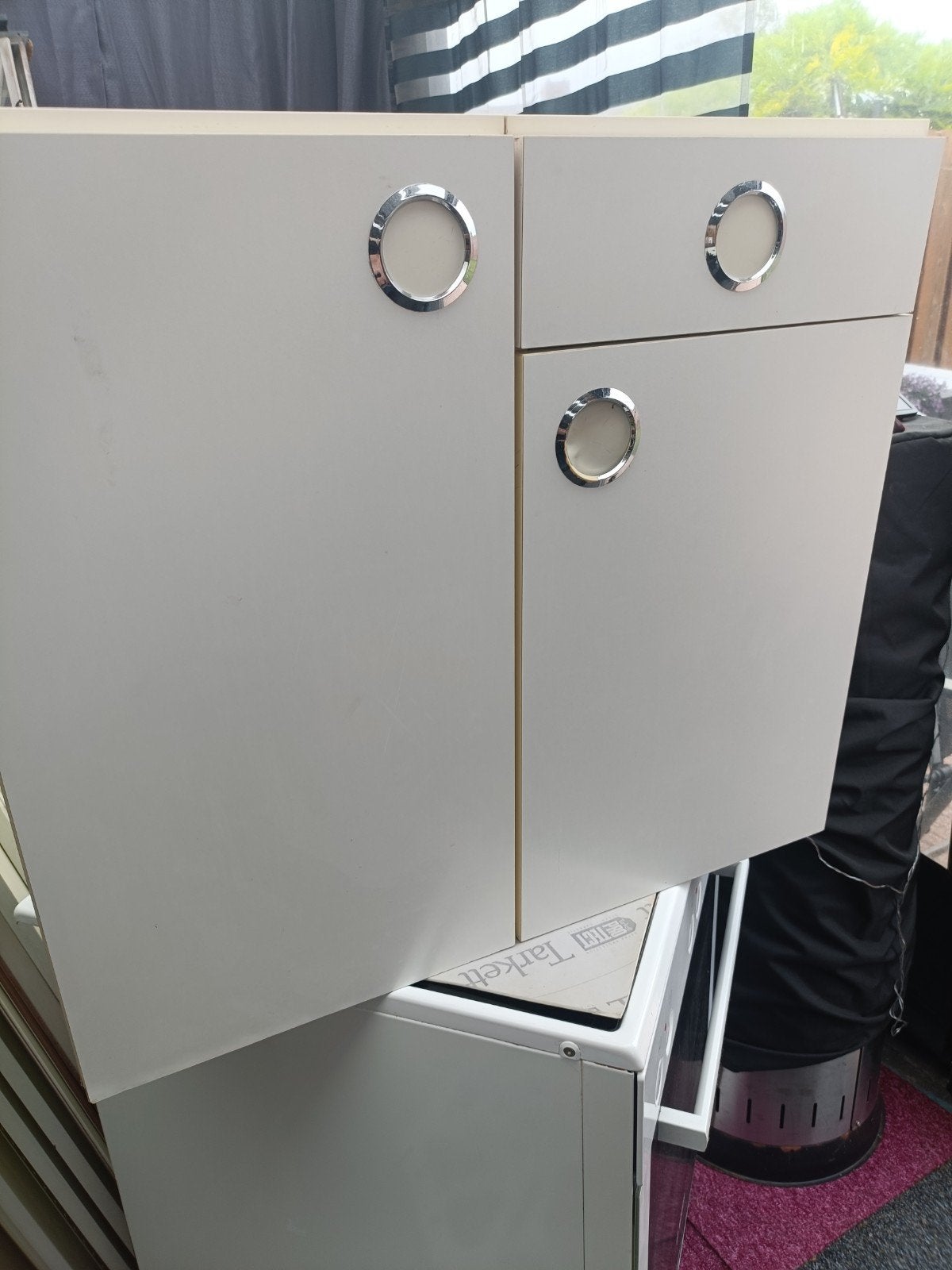 Wit kastje met chromen handgrepen, Ophalen, Overige materialen, Gebruikt, 100 tot 150 cm