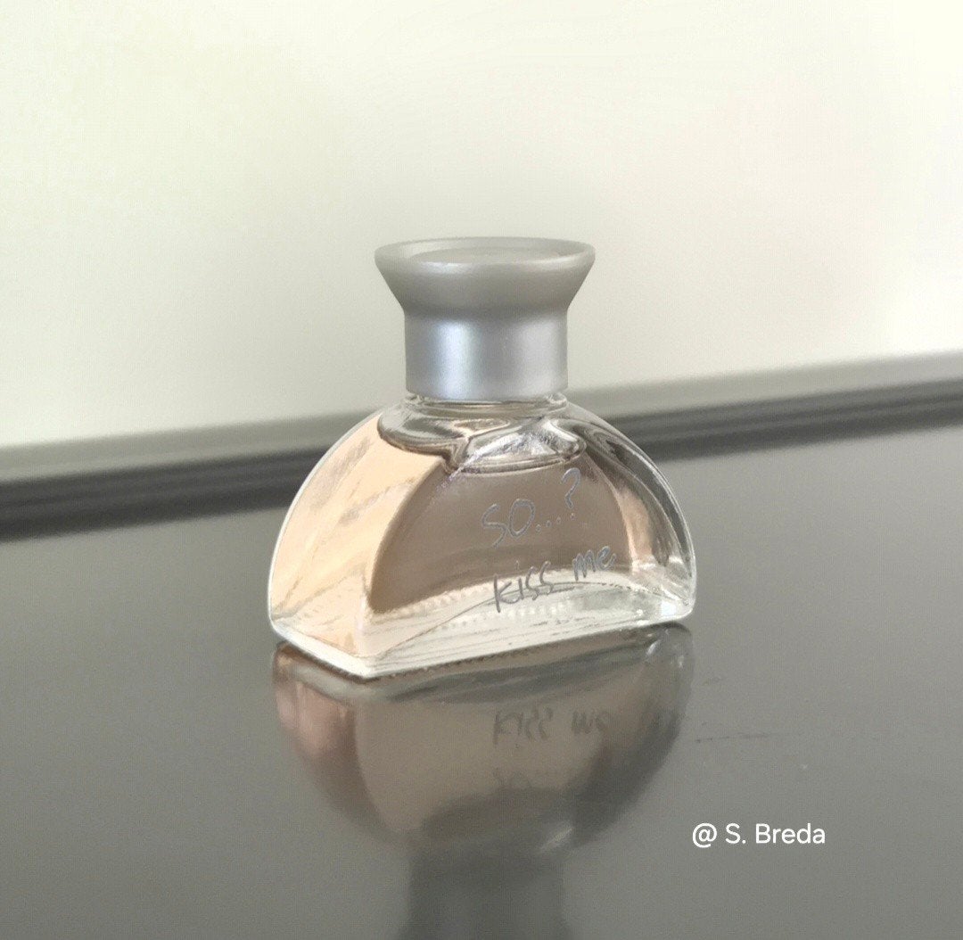 So Fragrance - So...? Kiss me - miniatuur, Verzamelen, Ophalen of Verzenden, Zo goed als nieuw, Miniatuur, Gevuld