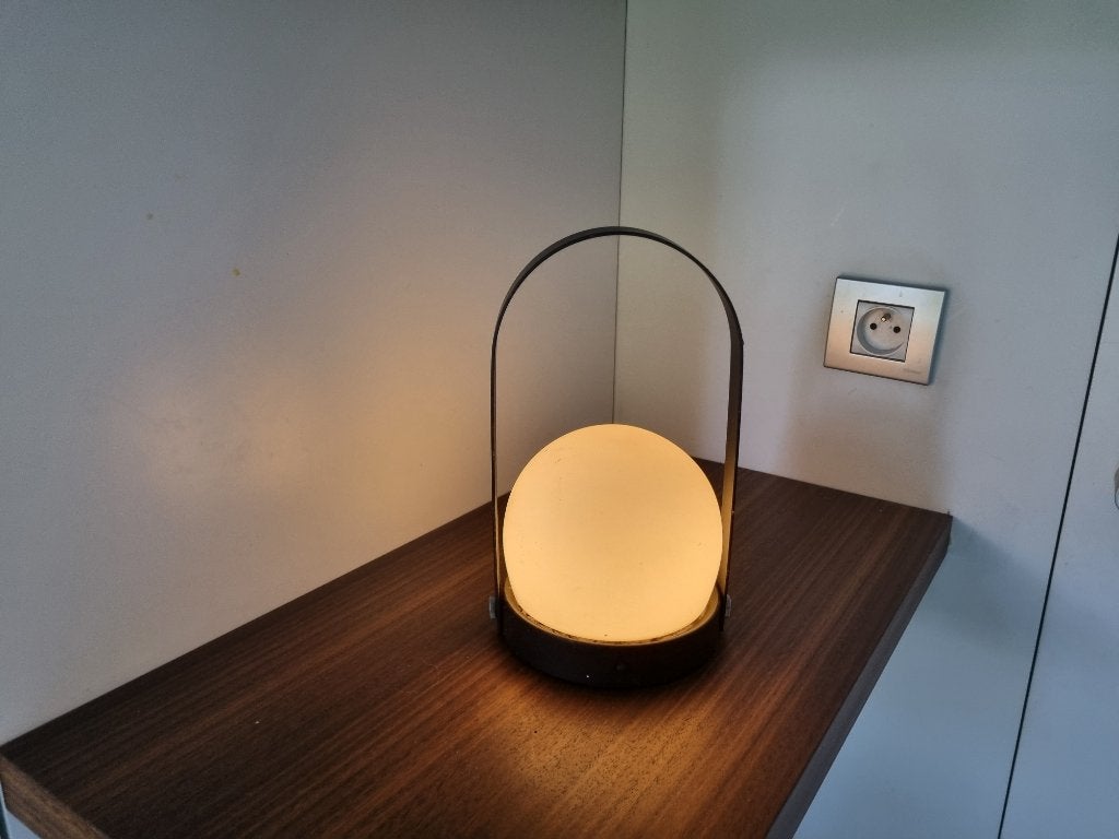 Audo Copenhagen Carrie LED Lamp - Oplaadbaar & Verstelbaar, Overige merken, Overige fittingen, Ophalen of Verzenden, Zwart